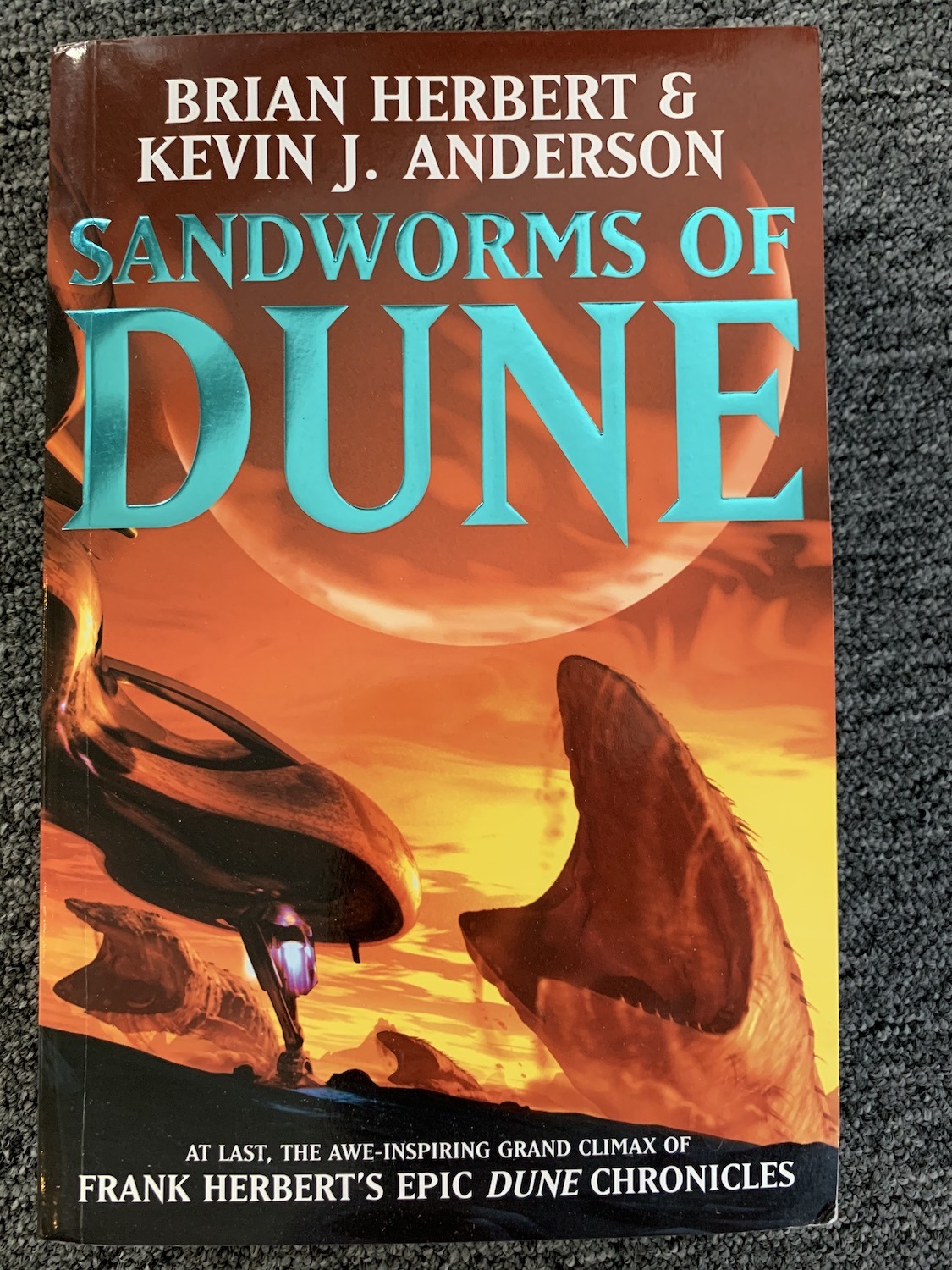 Sandworms of Dune (British edition)